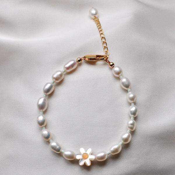 Daisy Pearl Bracelet