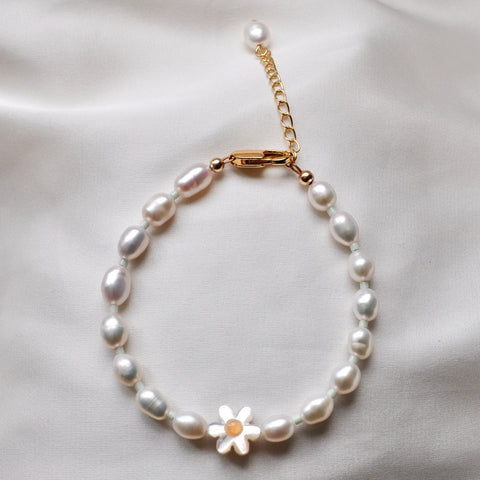 Daisy Pearl Bracelet