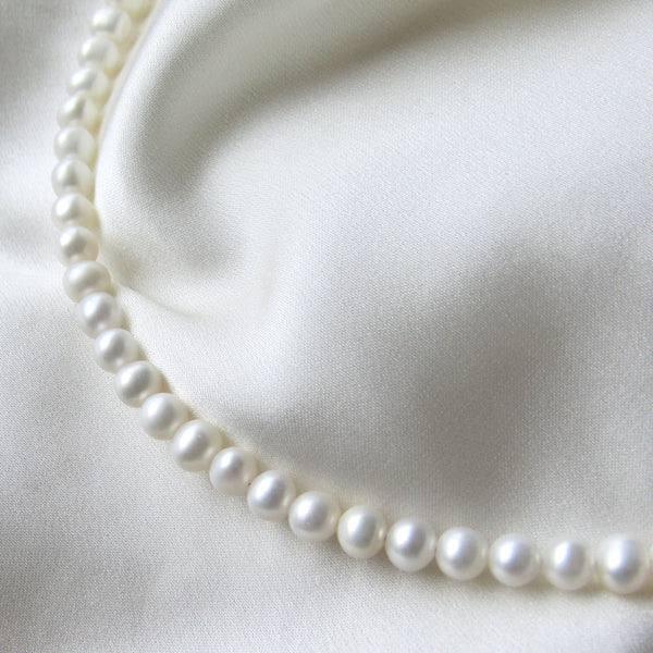 Daphne Pearl Necklace