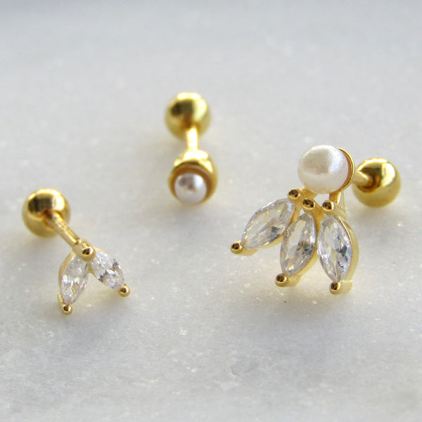 Gold Trefoil Pearl Cartilage Earring