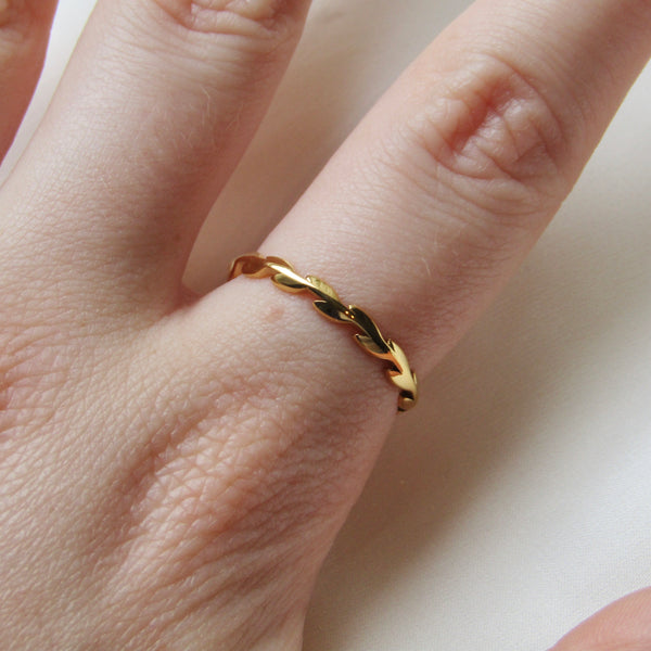 Gold Laurel Stacking Ring