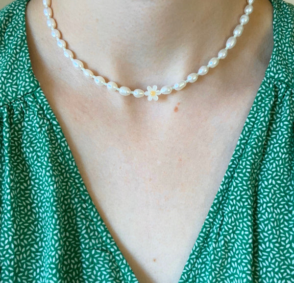 Daisy Pearl Necklace