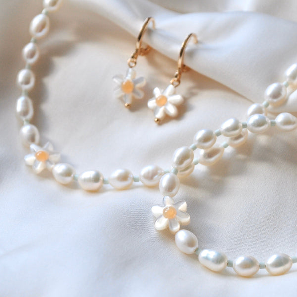 Daisy Pearl Bracelet