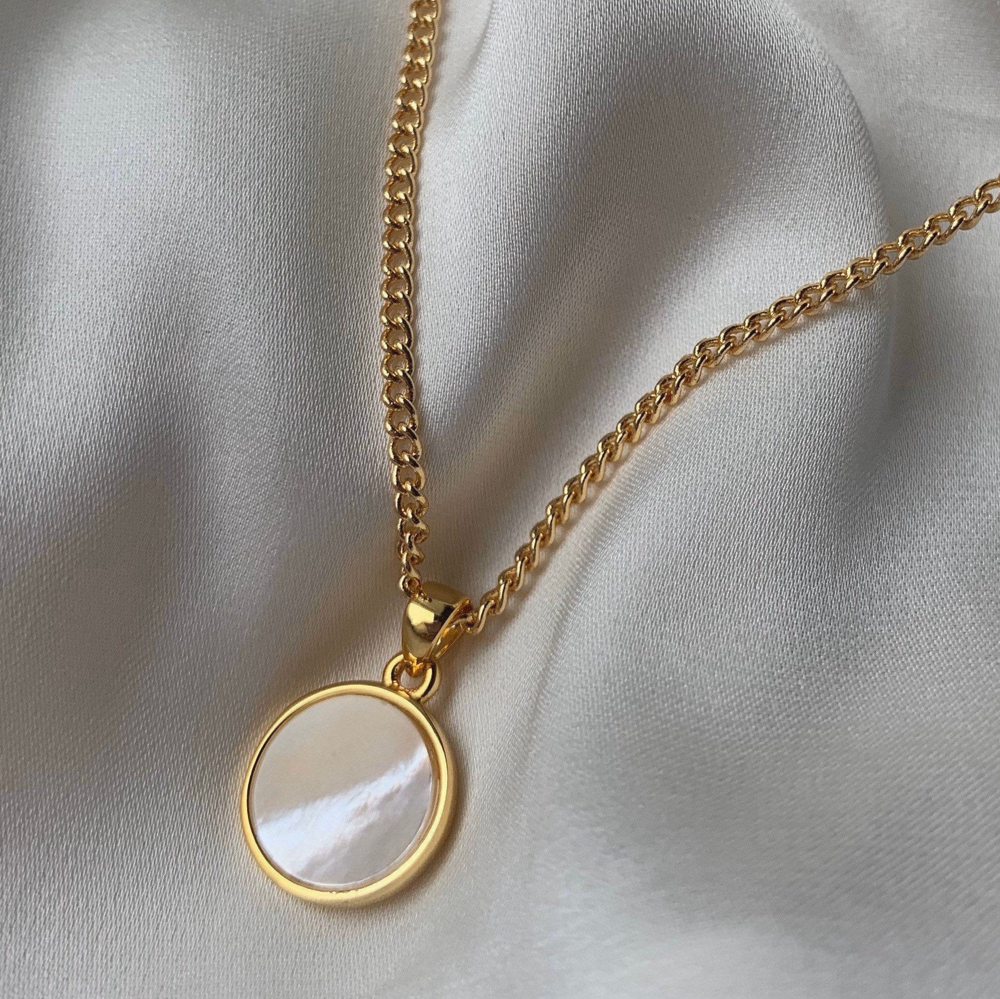 Mother of Pearl Pendant Necklace