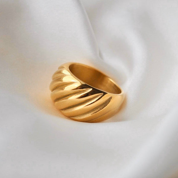 Gold Twirl Ring