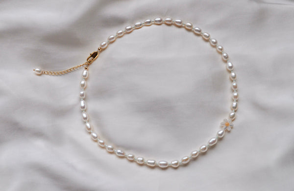 Daisy Pearl Necklace