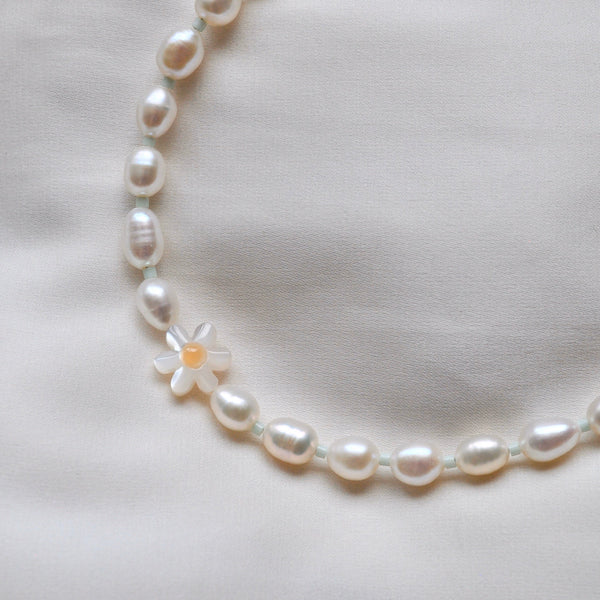 Daisy Pearl Necklace