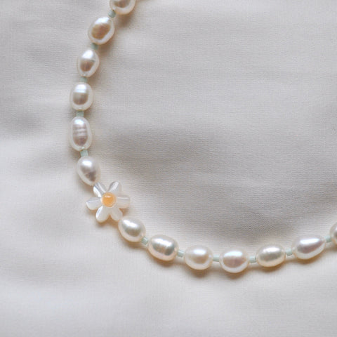 Daisy Pearl Necklace